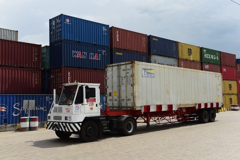 Nhập khẩu cũng sống dở chết dở với giá thuê container leo thang chóng mặt - Ảnh 1. Nhập khẩu cũng sống dở chết dở với giá thuê container leo thang chóng mặt - Ảnh 1.