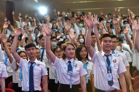Đối diện những câu chuyện mới - Ảnh 1. Đối diện những câu chuyện mới - Ảnh 1.