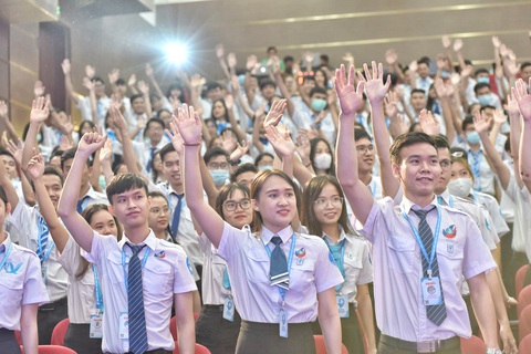 Ngoại ngữ đang là rào cản hội nhập của giới trẻ - Ảnh 6. Ngoại ngữ đang là rào cản hội nhập của giới trẻ - Ảnh 6.
