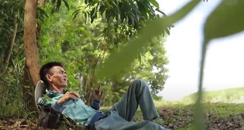 Chàng chăn bò Việt Nam được nhiều ngôi sao Mỹ chia sẻ: Từng mong sống đến 30 tuổi - Ảnh 2. Chàng chăn bò Việt Nam được nhiều ngôi sao Mỹ chia sẻ: Từng mong sống đến 30 tuổi - Ảnh 2.