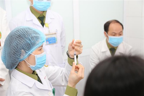 Tiếp tục tiêm thử vắc xin COVID-19 của Việt Nam nhóm liều 50mcg - Ảnh 5. Tiếp tục tiêm thử vắc xin COVID-19 của Việt Nam nhóm liều 50mcg - Ảnh 5.