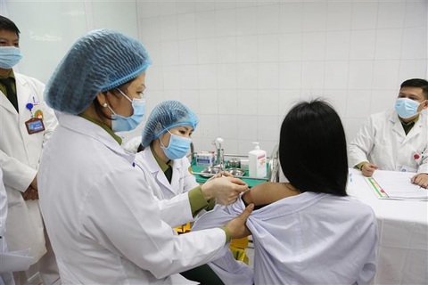 Tiếp tục tiêm thử vắc xin COVID-19 của Việt Nam nhóm liều 50mcg - Ảnh 1. Tiếp tục tiêm thử vắc xin COVID-19 của Việt Nam nhóm liều 50mcg - Ảnh 1.