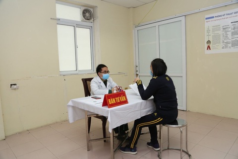 Tiếp tục tiêm thử vắc xin COVID-19 của Việt Nam nhóm liều 50mcg - Ảnh 3. Tiếp tục tiêm thử vắc xin COVID-19 của Việt Nam nhóm liều 50mcg - Ảnh 3.