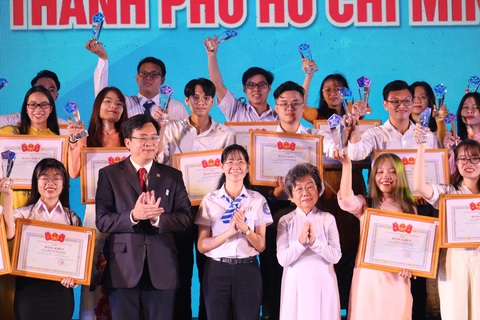 Chị Phan Thị Thanh Phương tái đắc cử chủ tịch Hội Sinh viên VN TP.HCM - Ảnh 13. Chị Phan Thị Thanh Phương tái đắc cử chủ tịch Hội Sinh viên VN TP.HCM - Ảnh 13.