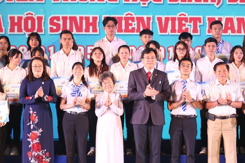 Chị Phan Thị Thanh Phương tái đắc cử chủ tịch Hội Sinh viên VN TP.HCM - Ảnh 12. Chị Phan Thị Thanh Phương tái đắc cử chủ tịch Hội Sinh viên VN TP.HCM - Ảnh 12.