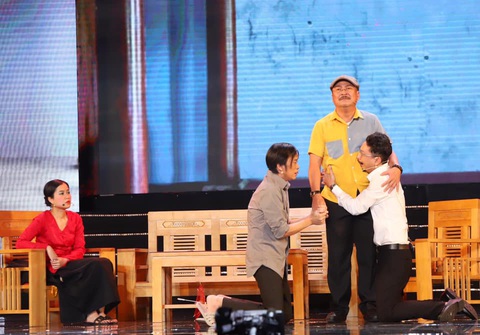 Hoàng Sơn diễn vai cuối thay nghệ sĩ Chí Tài, Hoài Linh cúi đầu cảm tạ - Ảnh 2. Hoàng Sơn diễn vai cuối thay nghệ sĩ Chí Tài, Hoài Linh cúi đầu cảm tạ - Ảnh 2.