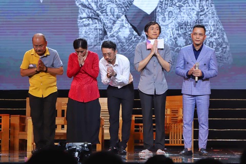 Hoàng Sơn diễn vai cuối thay nghệ sĩ Chí Tài, Hoài Linh cúi đầu cảm tạ - Ảnh 4. Hoàng Sơn diễn vai cuối thay nghệ sĩ Chí Tài, Hoài Linh cúi đầu cảm tạ - Ảnh 4.