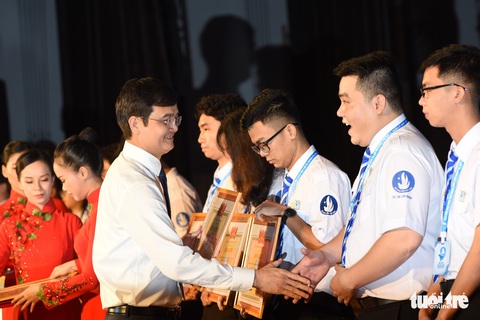 ‘Phải khơi dậy được khát vọng xây dựng trong thanh niên’ - Ảnh 8. ‘Phải khơi dậy được khát vọng xây dựng trong thanh niên’ - Ảnh 8.
