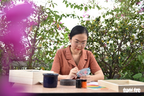 Độc đáo những bức tranh vẽ trên xương lá bồ đề - Ảnh 1. Độc đáo những bức tranh vẽ trên xương lá bồ đề - Ảnh 1.