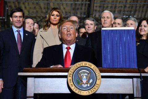 Ông Trump: Dự luật quốc phòng là quà cho Trung Quốc, Nga và big tech - Ảnh 1. Ông Trump: Dự luật quốc phòng là quà cho Trung Quốc, Nga và big tech - Ảnh 1.