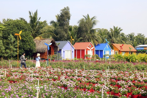 Say ngắm vườn hoa Đà Lạt nở rộ bên sông Sài Gòn - Ảnh 8. Say ngắm vườn hoa Đà Lạt nở rộ bên sông Sài Gòn - Ảnh 8.