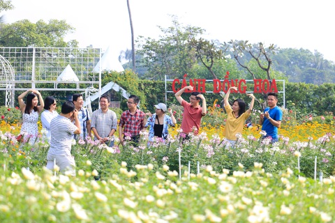 Say ngắm vườn hoa Đà Lạt nở rộ bên sông Sài Gòn - Ảnh 11. Say ngắm vườn hoa Đà Lạt nở rộ bên sông Sài Gòn - Ảnh 11.
