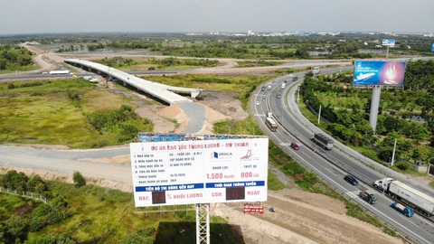 Cao tốc Trung Lương - Mỹ Thuận dồn sức thông xe trước tết - Ảnh 2. Cao tốc Trung Lương - Mỹ Thuận dồn sức thông xe trước tết - Ảnh 2.