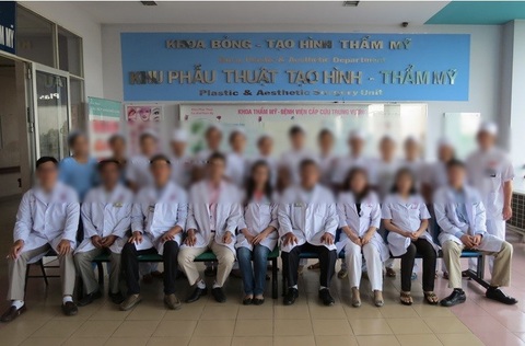 Bác sĩ phẫu thuật chui, lụi trong Bệnh viện Trưng Vương, bỏ túi tiền tỉ - Ảnh 1. Bác sĩ phẫu thuật chui, lụi trong Bệnh viện Trưng Vương, bỏ túi tiền tỉ - Ảnh 1.