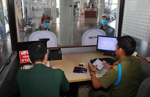 COVID-19 đè nặng vùng biên - Ảnh 3. COVID-19 đè nặng vùng biên - Ảnh 3.