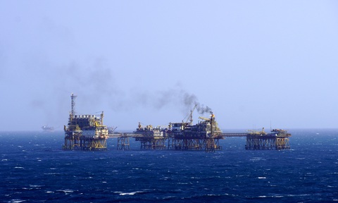 Vietsovpetro khai thác hơn 3,4 triệu tấn dầu, tiết kiệm 105 triệu USD. - Ảnh 1. Vietsovpetro khai thác hơn 3,4 triệu tấn dầu, tiết kiệm 105 triệu USD. - Ảnh 1.