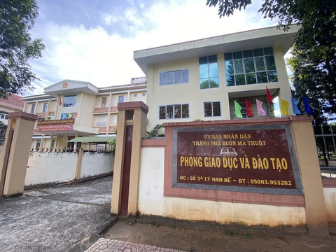 Sẽ buộc thôi việc người mới học lớp 8, mượn bằng để đi học, đi dạy - Ảnh 1. Sẽ buộc thôi việc người mới học lớp 8, mượn bằng để đi học, đi dạy - Ảnh 1.