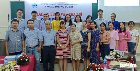 Đôi bạn học cùng được công nhận phó giáo sư năm 2020 - Ảnh 1. Đôi bạn học cùng được công nhận phó giáo sư năm 2020 - Ảnh 1.