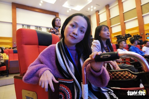 Những vầng trăng khuyết tỏa sáng theo cách riêng mình - Ảnh 1. Những vầng trăng khuyết tỏa sáng theo cách riêng mình - Ảnh 1.