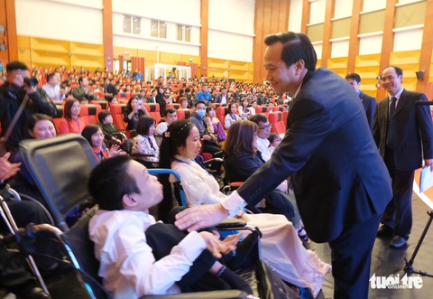 Những vầng trăng khuyết tỏa sáng theo cách riêng mình - Ảnh 5. Những vầng trăng khuyết tỏa sáng theo cách riêng mình - Ảnh 5.