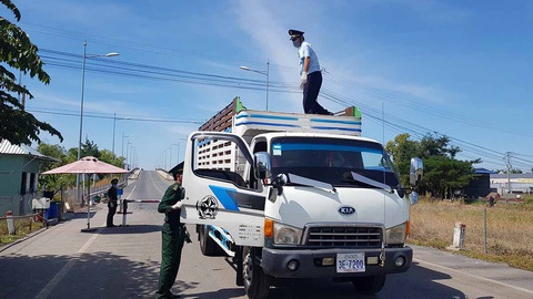 COVID-19 đè nặng vùng biên - Ảnh 1. COVID-19 đè nặng vùng biên - Ảnh 1.