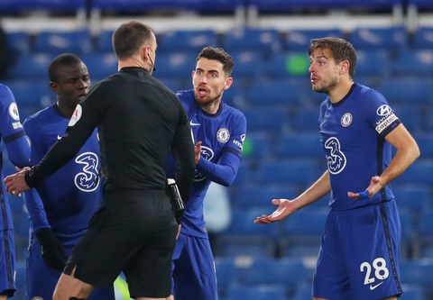 Bàn thắng gây tranh cãi của Aston Villa khiến Chelsea mất chiến thắng - Ảnh 4. Bàn thắng gây tranh cãi của Aston Villa khiến Chelsea mất chiến thắng - Ảnh 4.