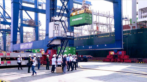 Việt Nam có đội tàu biển 15,5 tuổi, trẻ hơn thế giới gần 6 tuổi - Ảnh 1. Việt Nam có đội tàu biển 15,5 tuổi, trẻ hơn thế giới gần 6 tuổi - Ảnh 1.