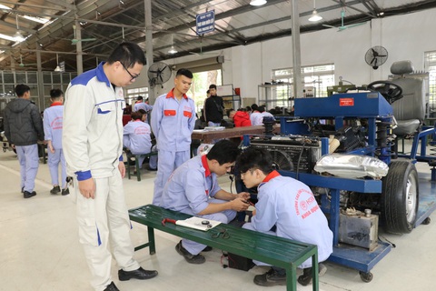Người lao động dài cổ ngóng thưởng tết - Ảnh 1. Người lao động dài cổ ngóng thưởng tết - Ảnh 1.