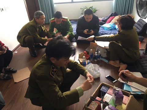 Tạm giữ lượng lớn thuốc lá điện tử nghi nhập lậu được bán qua Facebook - Ảnh 3. Tạm giữ lượng lớn thuốc lá điện tử nghi nhập lậu được bán qua Facebook - Ảnh 3.