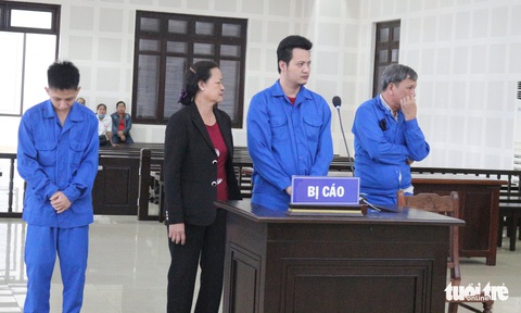 Xây dựng không phép giữa mùa dịch còn đánh 4 cán bộ bị thương - Ảnh 1. Xây dựng không phép giữa mùa dịch còn đánh 4 cán bộ bị thương - Ảnh 1.