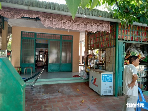 Đưa nghi phạm cầm dao cắt cổ cháu ngoại đi giám định tâm thần - Ảnh 1. Đưa nghi phạm cầm dao cắt cổ cháu ngoại đi giám định tâm thần - Ảnh 1.