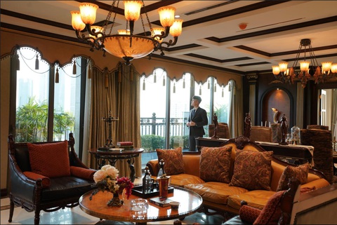 Hơn 10 năm kiến tạo cung điện đá D. Palais Louis không hề phí hoài - Ảnh 2. Hơn 10 năm kiến tạo cung điện đá D. Palais Louis không hề phí hoài - Ảnh 2.