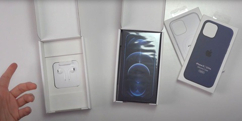 Apple bị buộc phải bán cục sạc kèm theo điện thoại ở Brazil - Ảnh 1. Apple bị buộc phải bán cục sạc kèm theo điện thoại ở Brazil - Ảnh 1.