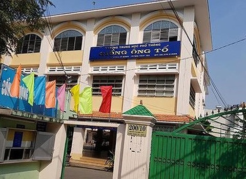 Xem xét mức kỷ luật 2 nam sinh đặt camera quay lén trong nhà vệ sinh nữ - Ảnh 1.