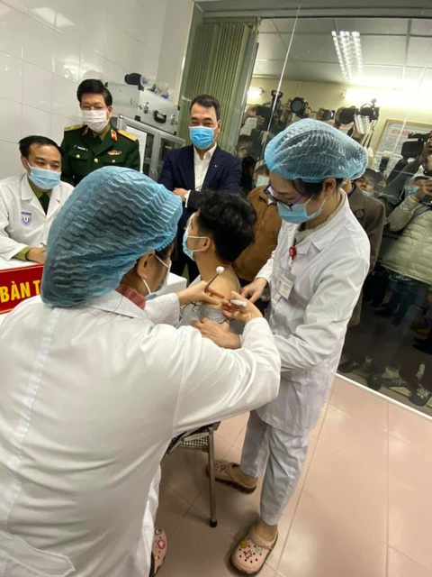 Việt Nam thử nghiệm vắc xin: ‘Tình nguyện viên chỉ sốt nhẹ, không cần can thiệp y tế’ - Ảnh 2. Việt Nam thử nghiệm vắc xin: ‘Tình nguyện viên chỉ sốt nhẹ, không cần can thiệp y tế’ - Ảnh 2.