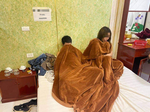 Chủ nhà nghỉ bố trí phòng cho gái bán dâm để thu tiền môi giới - Ảnh 1. Chủ nhà nghỉ bố trí phòng cho gái bán dâm để thu tiền môi giới - Ảnh 1.