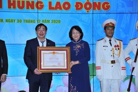 Trường ĐH Y khoa Phạm Ngọc Thạch nhận danh hiệu anh hùng lao động - Ảnh 1. Trường ĐH Y khoa Phạm Ngọc Thạch nhận danh hiệu anh hùng lao động - Ảnh 1.