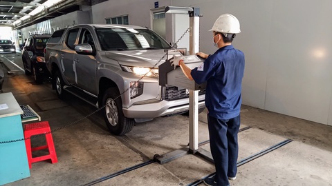 Kỷ luật đăng kiểm xe ô tô vì bỏ bớt hạng mục kiểm tra - Ảnh 1. Kỷ luật đăng kiểm xe ô tô vì bỏ bớt hạng mục kiểm tra - Ảnh 1.