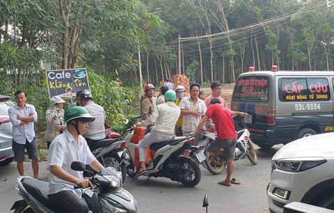 Bình Dương: đâm chém tại quán nhậu, 3 người chết - Ảnh 3. Bình Dương: đâm chém tại quán nhậu, 3 người chết - Ảnh 3.