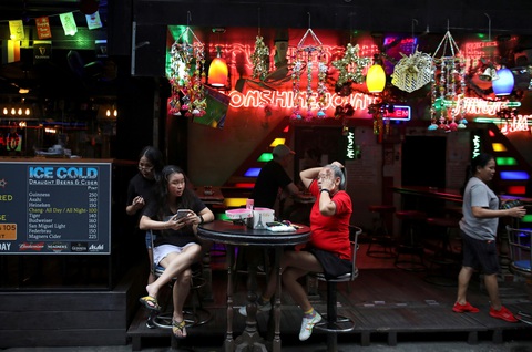 Thái Lan phạt nặng việc tụ tập đông người dịp năm mới - Ảnh 1. Thái Lan phạt nặng việc tụ tập đông người dịp năm mới - Ảnh 1.