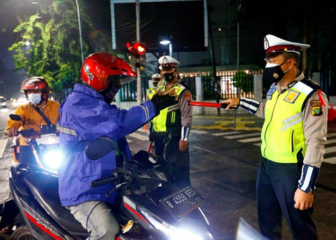 Chào 2021: Hàn Quốc đón giao thừa lặng lẽ, Triều Tiên mở nhạc hội, bắn pháo hoa - Ảnh 2. Chào 2021: Hàn Quốc đón giao thừa lặng lẽ, Triều Tiên mở nhạc hội, bắn pháo hoa - Ảnh 2.