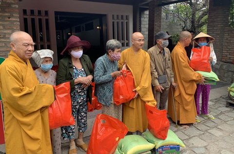 Cầu siêu cho 35 chiến sĩ gặp nạn ở Quảng Trị, Thừa Thiên Huế - Ảnh 3. Cầu siêu cho 35 chiến sĩ gặp nạn ở Quảng Trị, Thừa Thiên Huế - Ảnh 3.