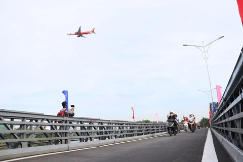 Thông xe cầu An Phú Đông, từ Gò Vấp qua quận 12 hết cảnh qua sông lụy đò - Ảnh 2. Thông xe cầu An Phú Đông, từ Gò Vấp qua quận 12 hết cảnh qua sông lụy đò - Ảnh 2.
