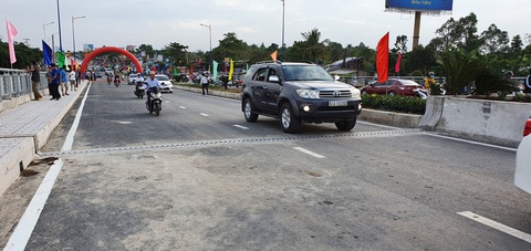 Thông xe cầu Quang Trung, giải tỏa ùn tắc khu trung tâm Cần Thơ - Ảnh 1. Thông xe cầu Quang Trung, giải tỏa ùn tắc khu trung tâm Cần Thơ - Ảnh 1.