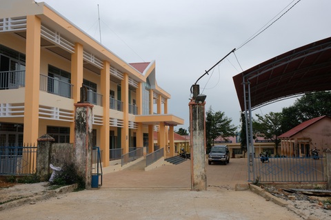 Cha học sinh trong vụ sập cổng trường: Con tôi chết oan uổng quá! - Ảnh 4. Cha học sinh trong vụ sập cổng trường: Con tôi chết oan uổng quá! - Ảnh 4.