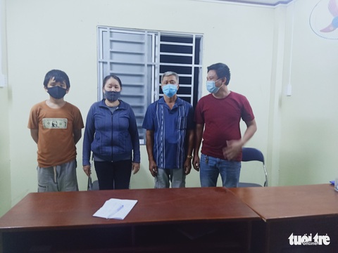 4 công dân Việt đi bộ tà tà từ Campuchia về nhập cảnh Việt Nam trái phép - Ảnh 1. 4 công dân Việt đi bộ tà tà từ Campuchia về nhập cảnh Việt Nam trái phép - Ảnh 1.