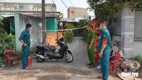 3 người phụ nữ nhập cảnh chui: 2 người âm tính, TP.HCM tích cực truy vết người còn lại - Ảnh 1. 3 người phụ nữ nhập cảnh chui: 2 người âm tính, TP.HCM tích cực truy vết người còn lại - Ảnh 1.