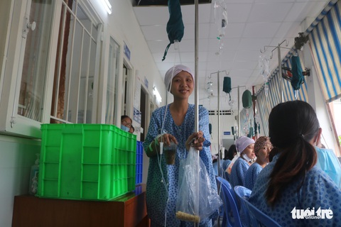 Bữa cơm ngày cuối năm của bệnh nhân ung thư ở Bệnh viện Từ Dũ - Ảnh 11. Bữa cơm ngày cuối năm của bệnh nhân ung thư ở Bệnh viện Từ Dũ - Ảnh 11.