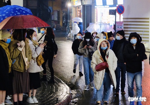 Sa Pa cháy phòng vì khách cả nước đến săn băng, tuyết - Ảnh 6. Sa Pa cháy phòng vì khách cả nước đến săn băng, tuyết - Ảnh 6.
