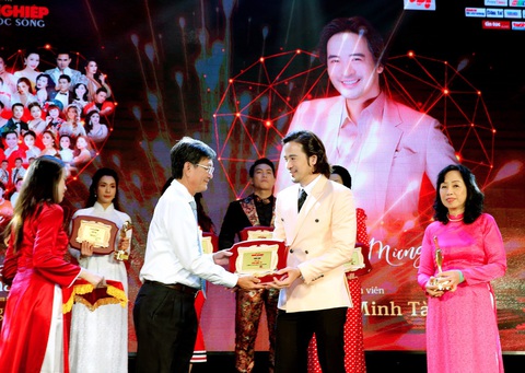 Diễn viên Đoàn Minh Tài được trao tặng danh hiệu ‘Nghệ sĩ vì cộng đồng 2020’ - Ảnh 1. Diễn viên Đoàn Minh Tài được trao tặng danh hiệu ‘Nghệ sĩ vì cộng đồng 2020’ - Ảnh 1.
